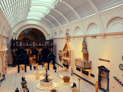 Kunst bewahren, Freiheit spüren: Warum moderne Museumssicherheit mehr als Kameras braucht