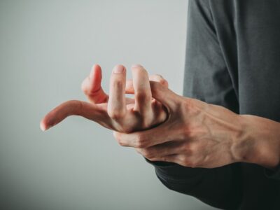 Finger gebrochen wie lange krank? Alles zur Heilungsdauer und Rückkehr zur Normalität