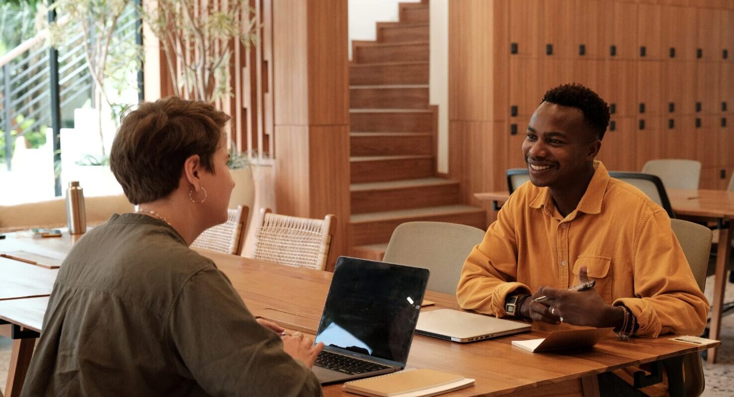 Versetzung auf Wunsch des Mitarbeiters: Rechte, Gründe und wie Sie den Antrag richtig stellen