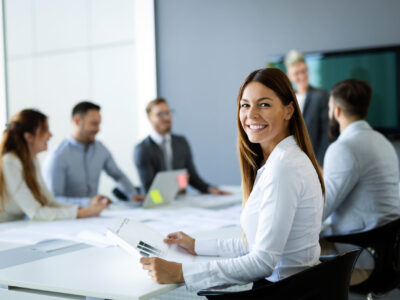 Der ultimative Schreibtisch: Optimieren Sie Ihren Arbeitsplatz für mehr Effizienz und Wohlbefinden